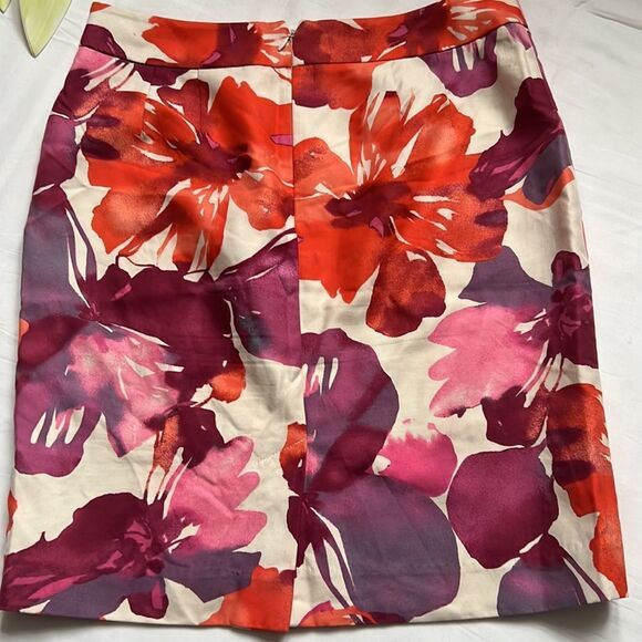 ⭐️LOFT Floral Silk Cotton Blend Watercolor Pencil Skirt⭐️ - Picture 5 of 6